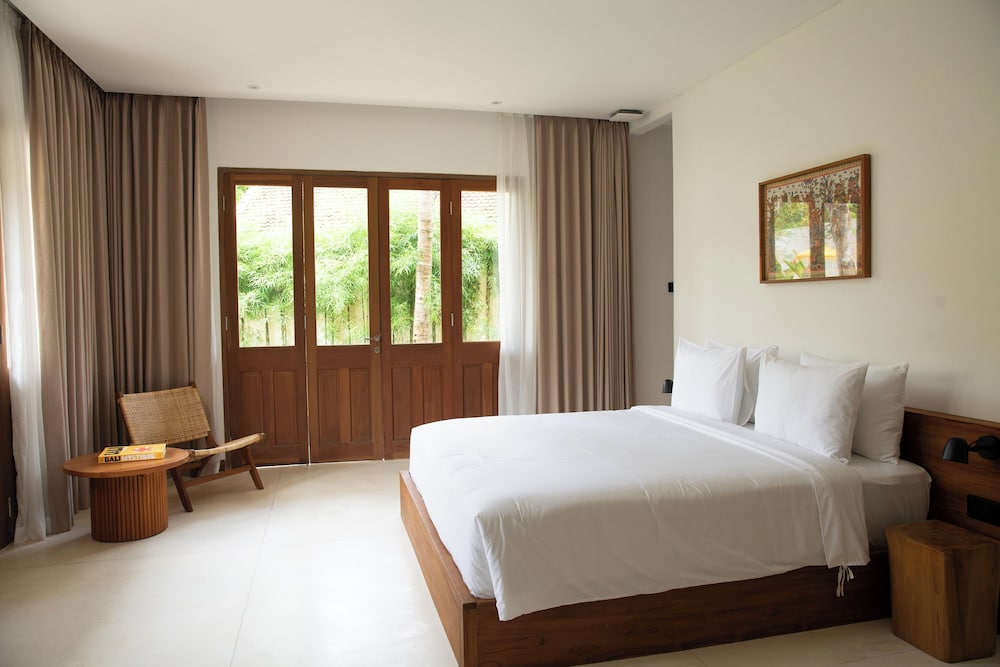Deluxe Suite, Patio, Pool View