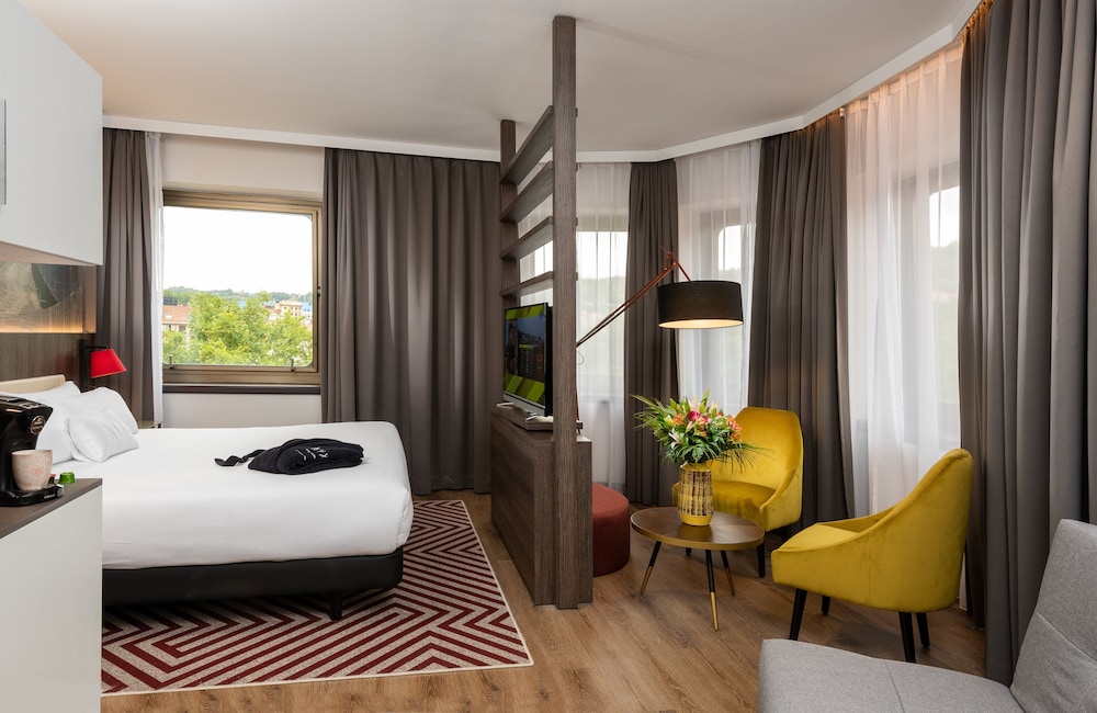 Superior Room, City View (Space Family)