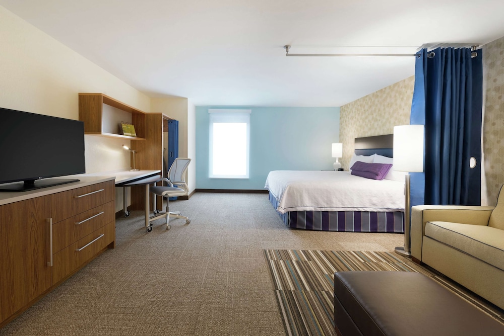 Studio, 1 King Bed, Accessible, Bathtub photo 1