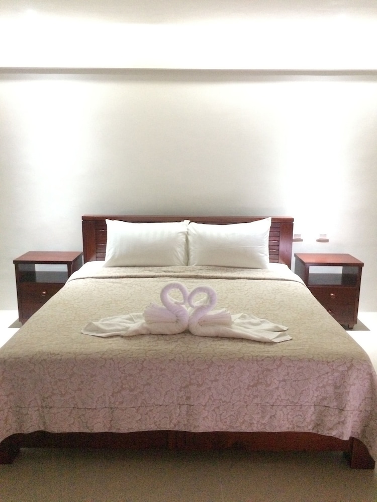 Deluxe Room, 1 Queen Bed, Non Smoking - Photo 3