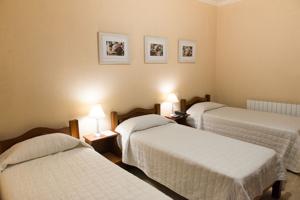 Standard Single Room, 3 Twin Beds photo 2
