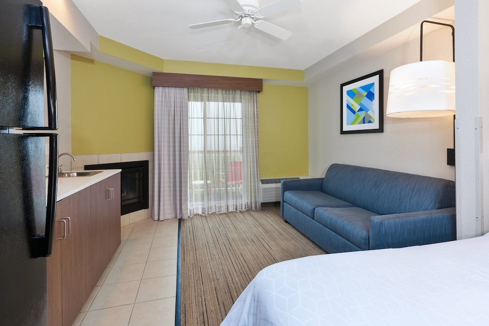 Suite, 1 King Bed, Jetted Tub (Additional Living Area, Valley View) - Photo 3