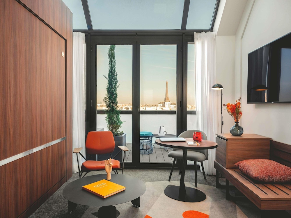 Superior Suite, 1 Queen Bed, City View (Eiffel Tower view)