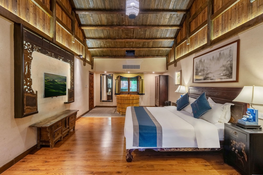 Deluxe King Room photo 1