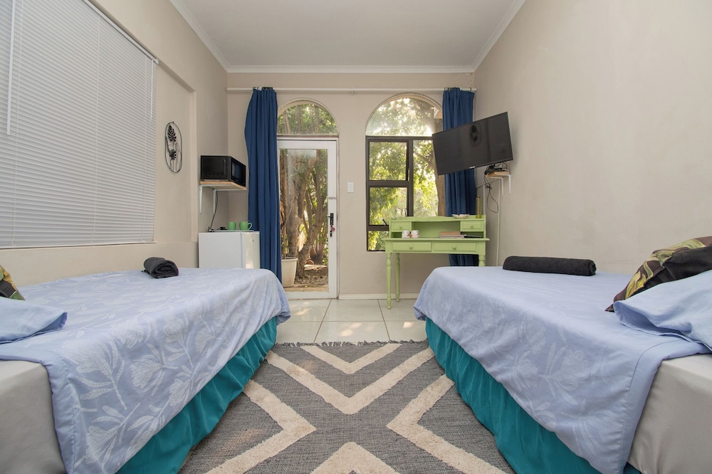 Family Room, Multiple Beds photo 3