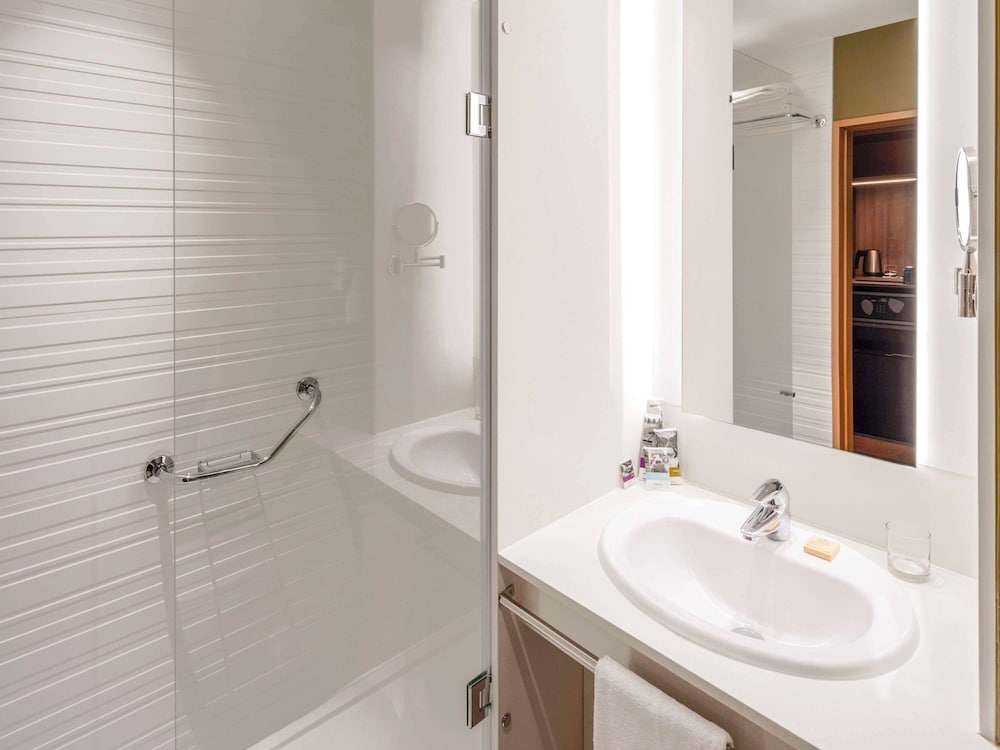 Standard Room, Multiple Beds - Photo 4
