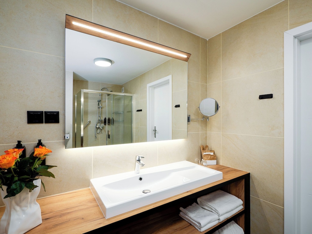 Deluxe Suite, 1 Double Bed with Sofa bed - Photo 3