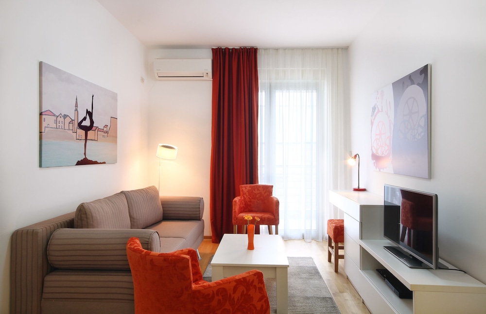 Family Apartment, 1 Bedroom, Partial Sea View