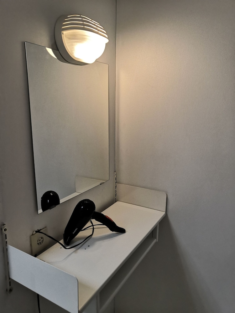 Double or Twin Room, Private Bathroom photo 3