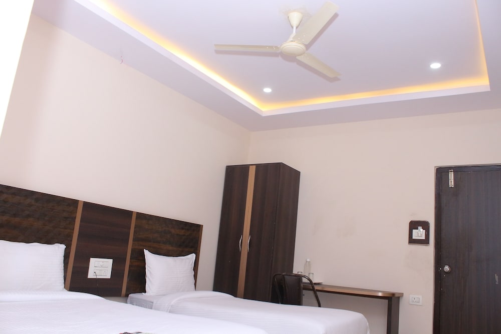 Standard Double Room - Photo 12