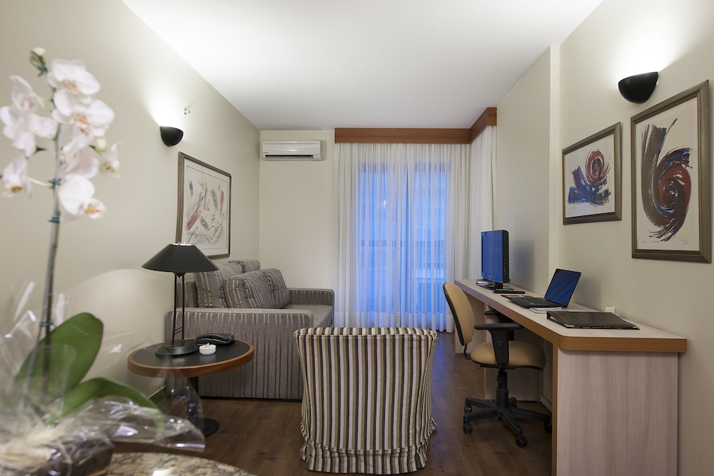 Deluxe Suite, 1 Queen Bed with Sofa bed - Photo 6