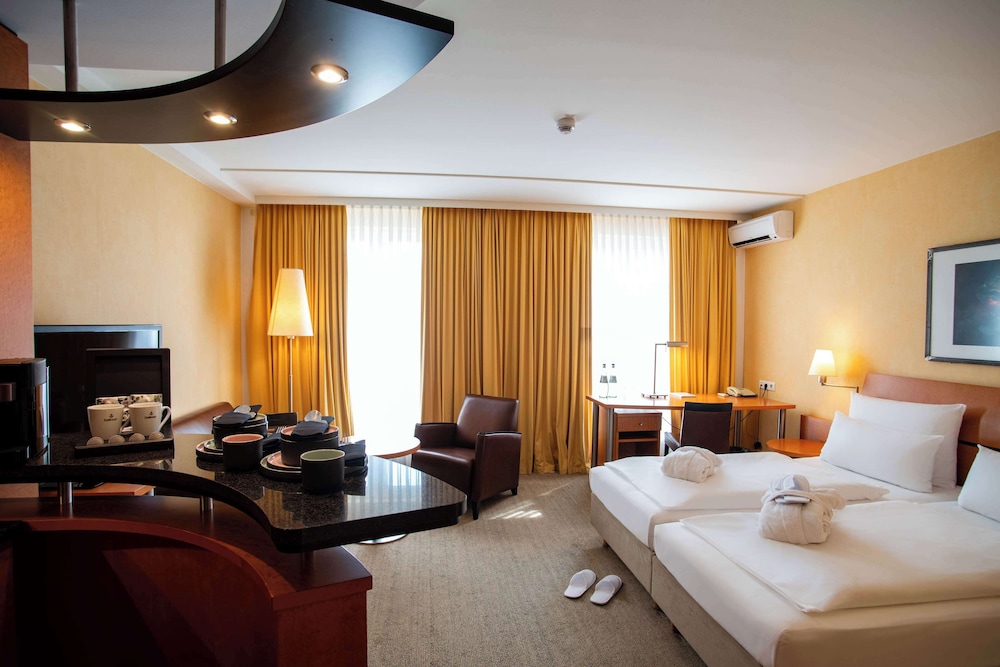 Business Room, 1 Double Bed, Kitchenette (Converts to 2 Twin Beds) - Photo 3