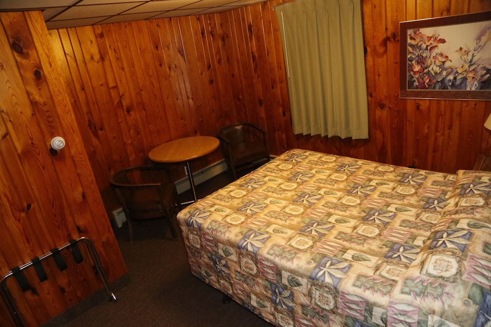 Basic Room, Multiple Beds