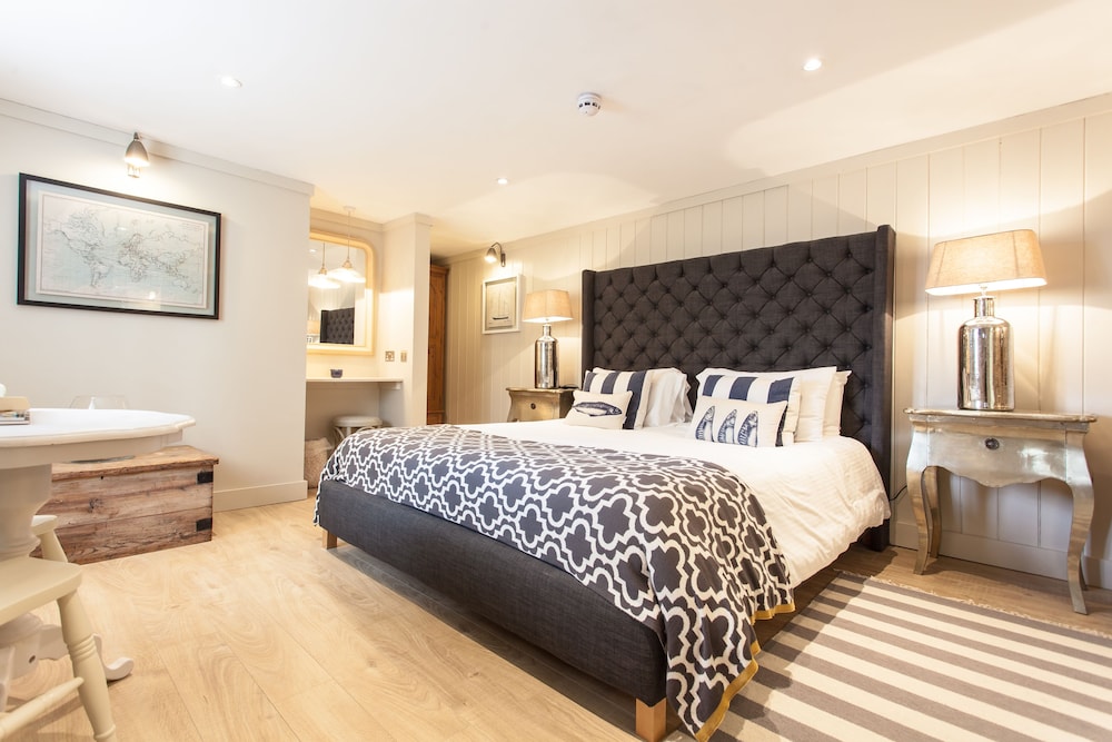 Deluxe Room, 1 King Bed (Boat House) photo 3
