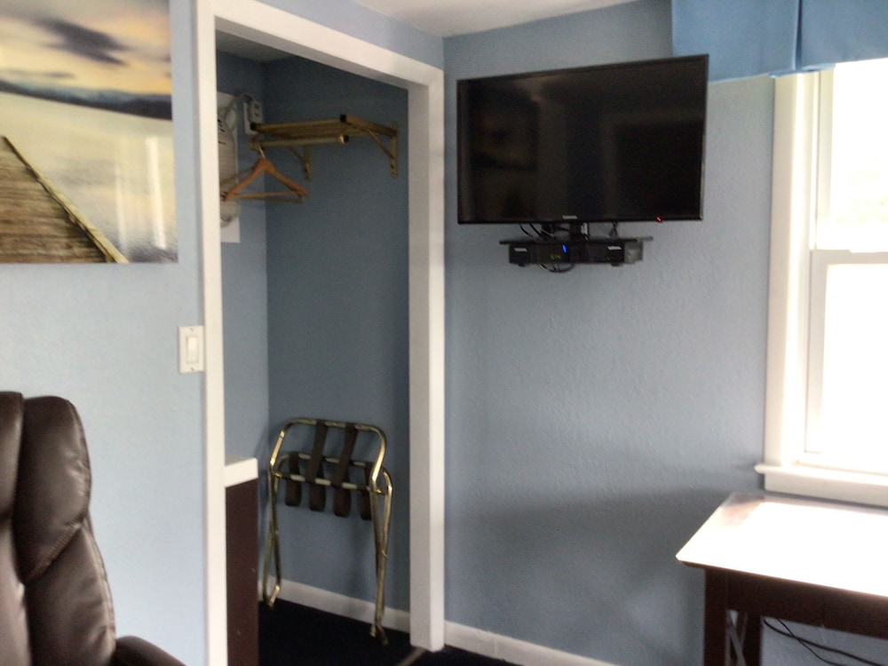 2 Double Beds photo 1