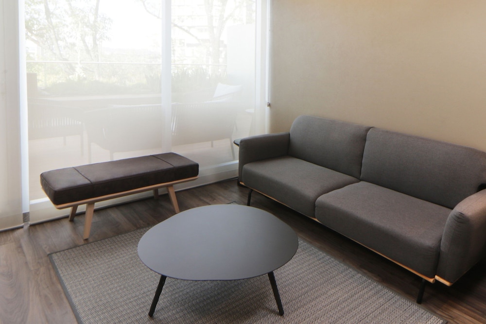 Suite, 1 Bedroom, Terrace - Photo 4