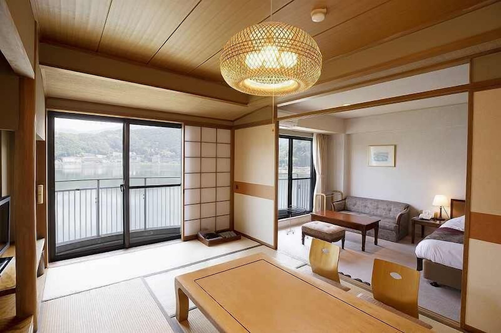 Japanese Western Style Room, Non Smoking, Lake View (East Build.) - Photo 2