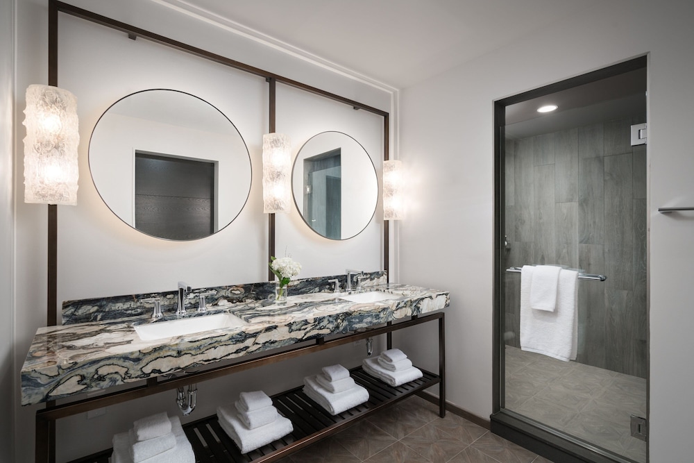 Suite, 1 Bedroom - Photo 5