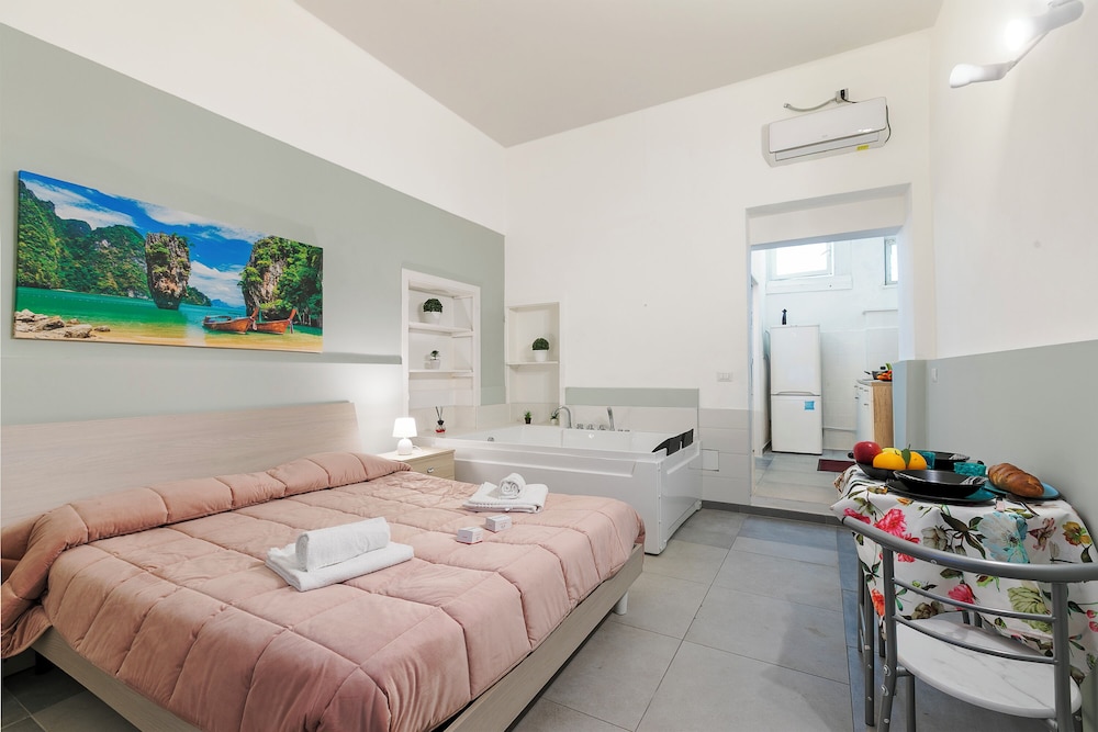 Family Studio (Dimora Savoia With Jacuzzi Bari)