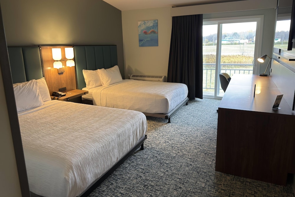 Room, 2 Queen Beds, Mobility Accessible, Non Smoking (Bathtub W/grab Bars)