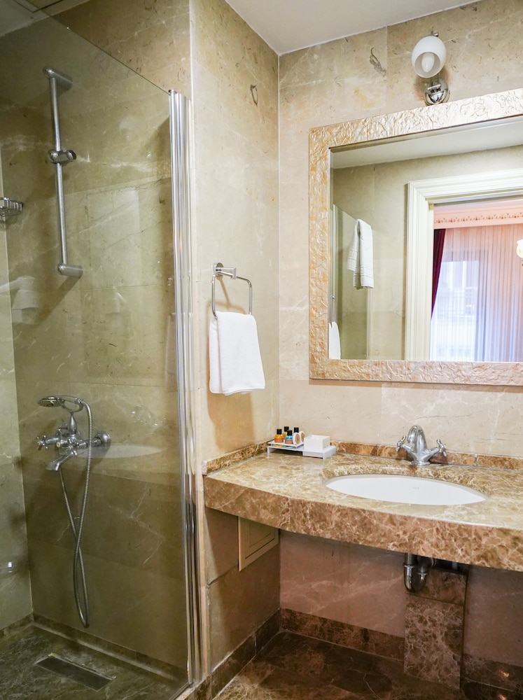 Deluxe Double Room, City View photo 3