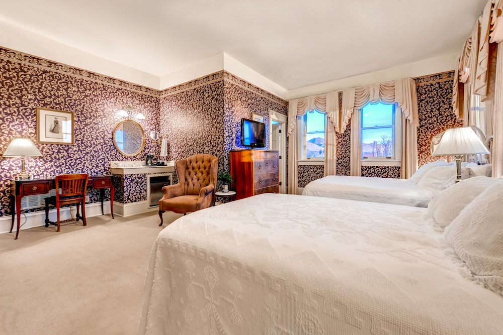 Signature Room, 2 Queen Beds
