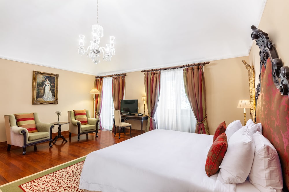 Deluxe Suite - Photo 1