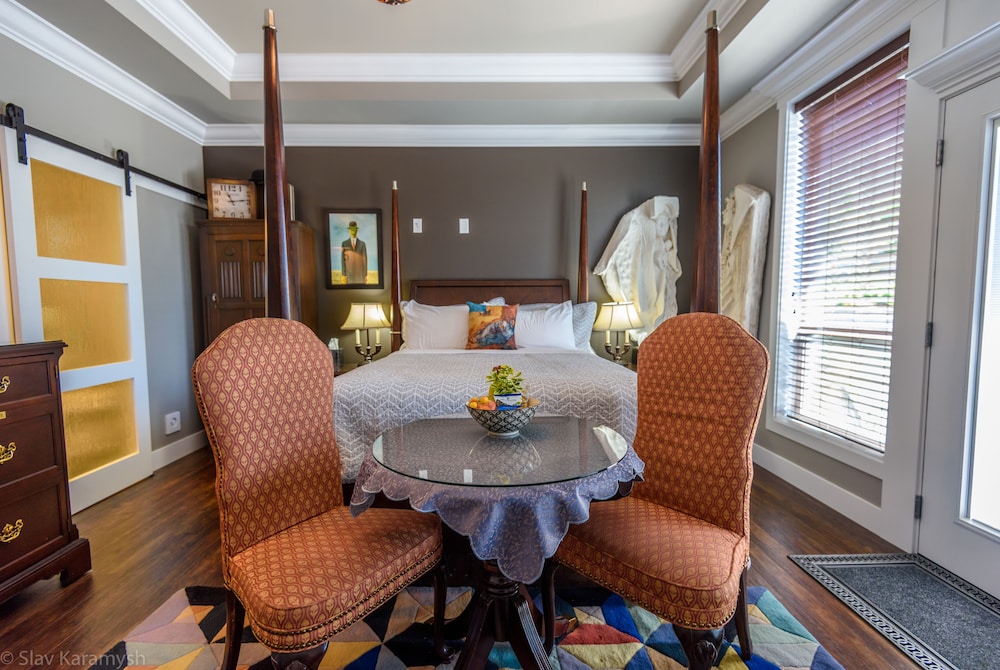The "Thomas Crown Affair" Suite