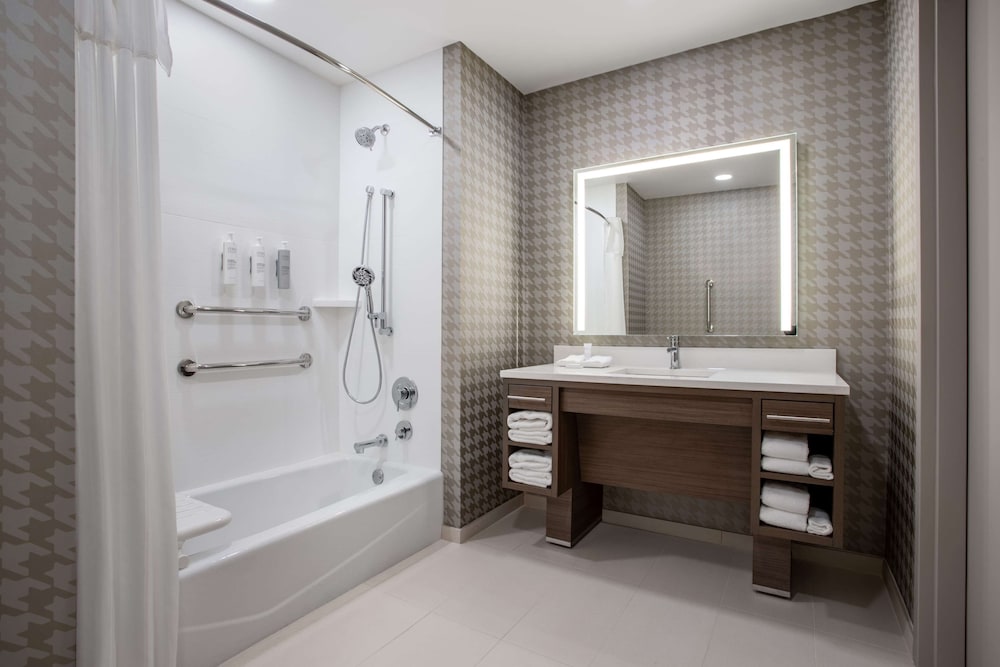 Suite, 1 King Bed, Accessible, Bathtub (Mobility) - Photo 5