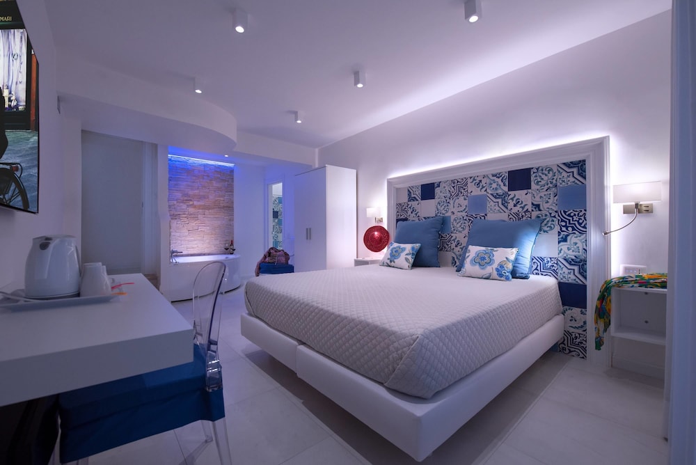 Deluxe Double Room (Adults Only) - Photo 3