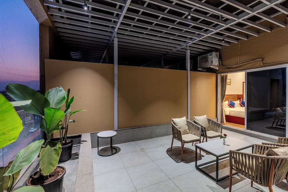 Suite With Balcony - Photo 6