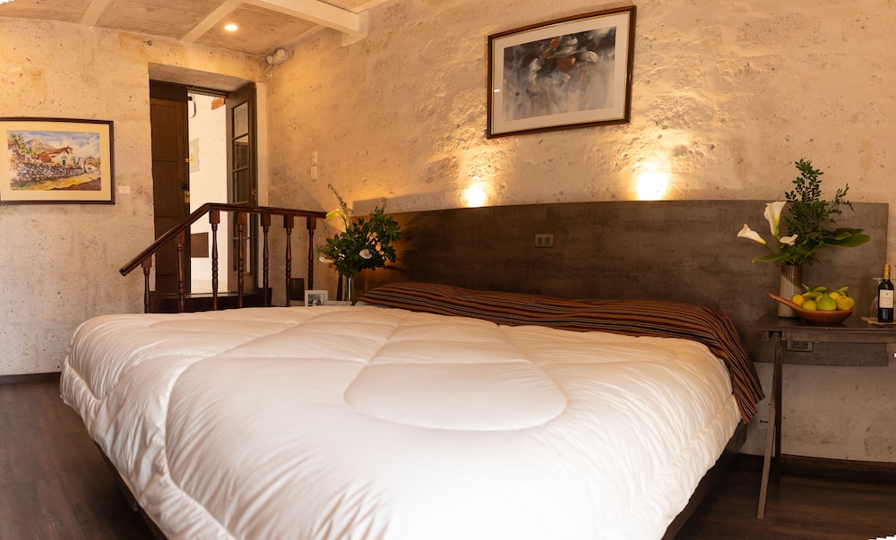 Republican double bed room photo 1