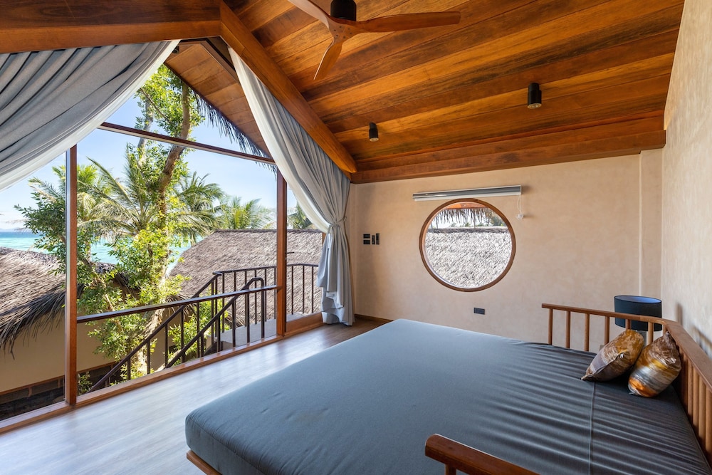 Sun Beachfront Pool Villa - Photo 1