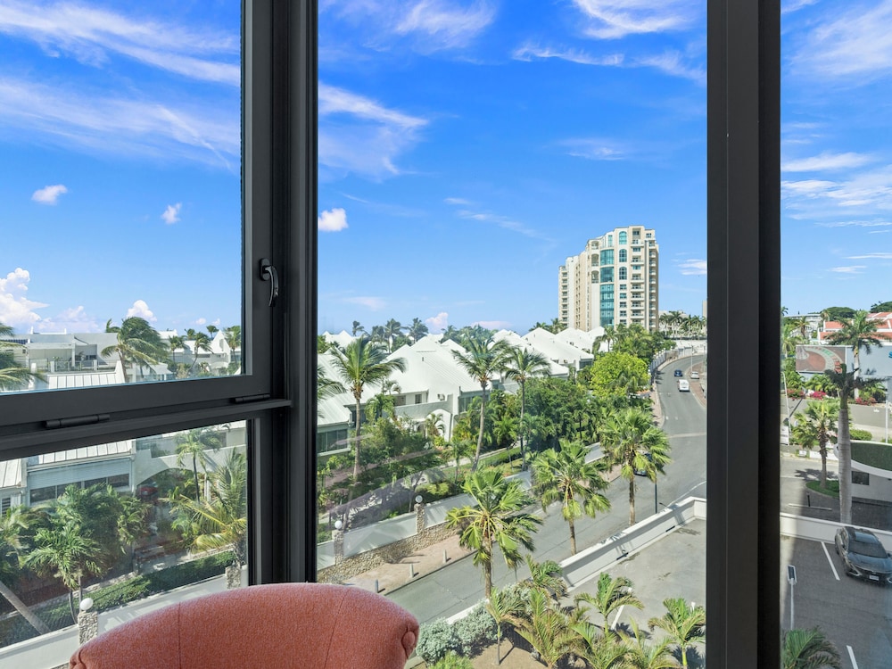 Luxury Apartment, Beach View