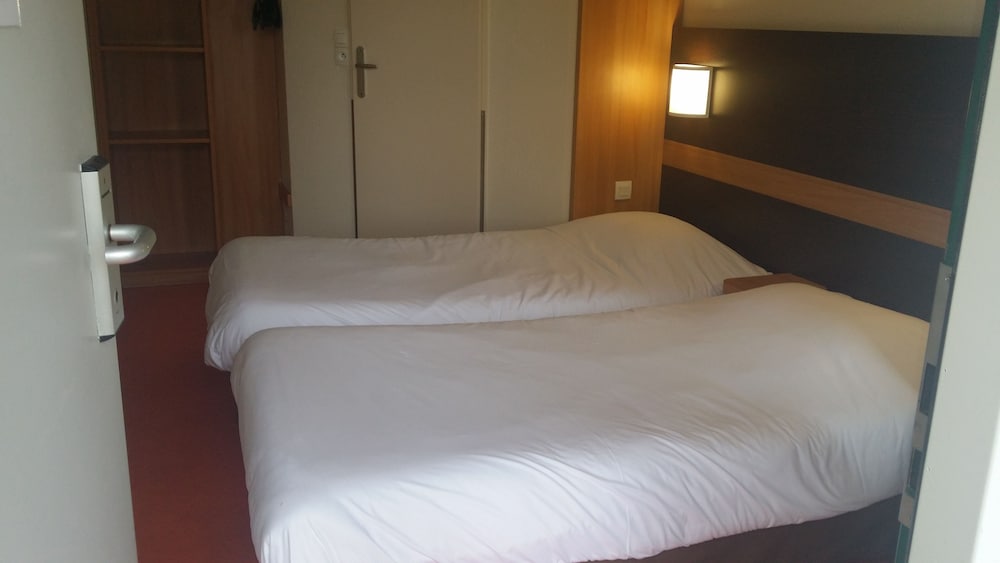 Standard Room, 2 Twin Beds - Photo 2