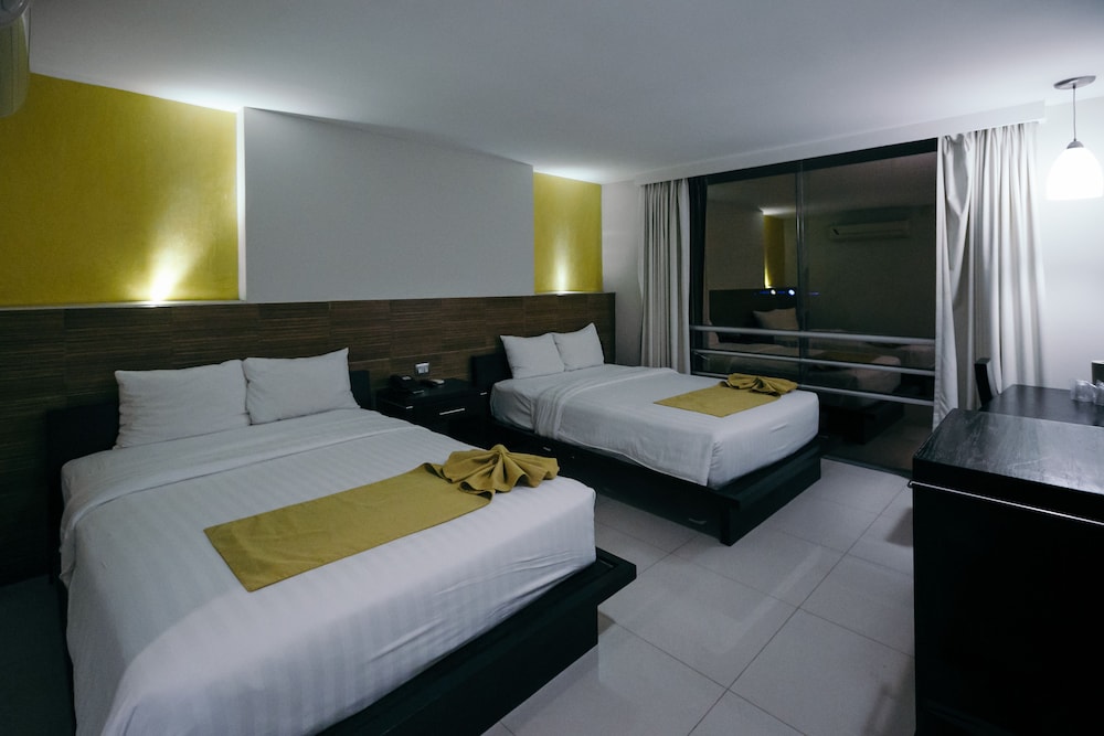 Deluxe Room, 2 Double Beds photo 2