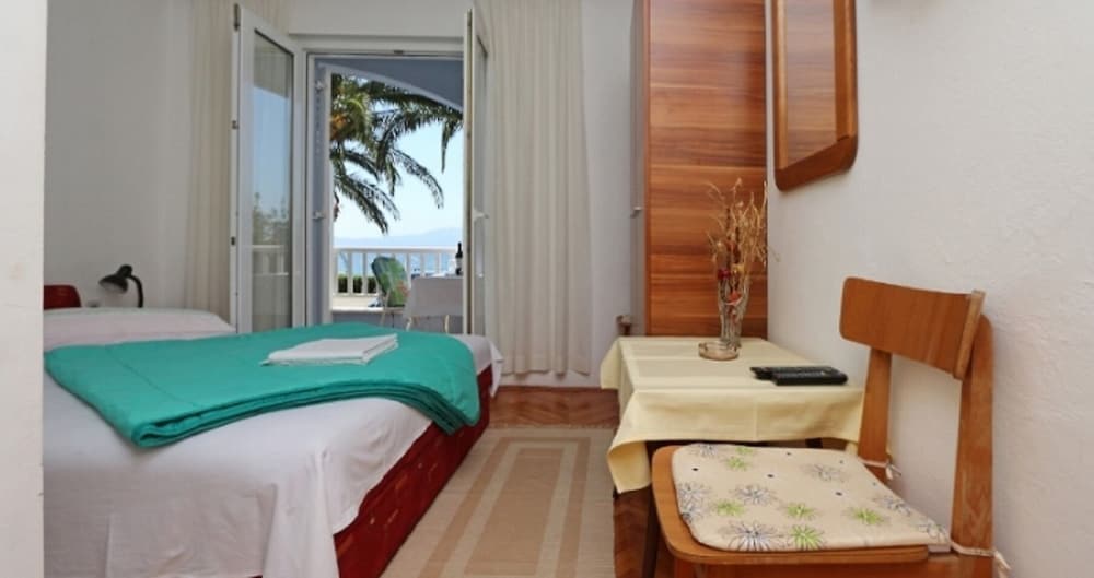 Apartment (Tomo 1 - At The Beach - Ra3(2))