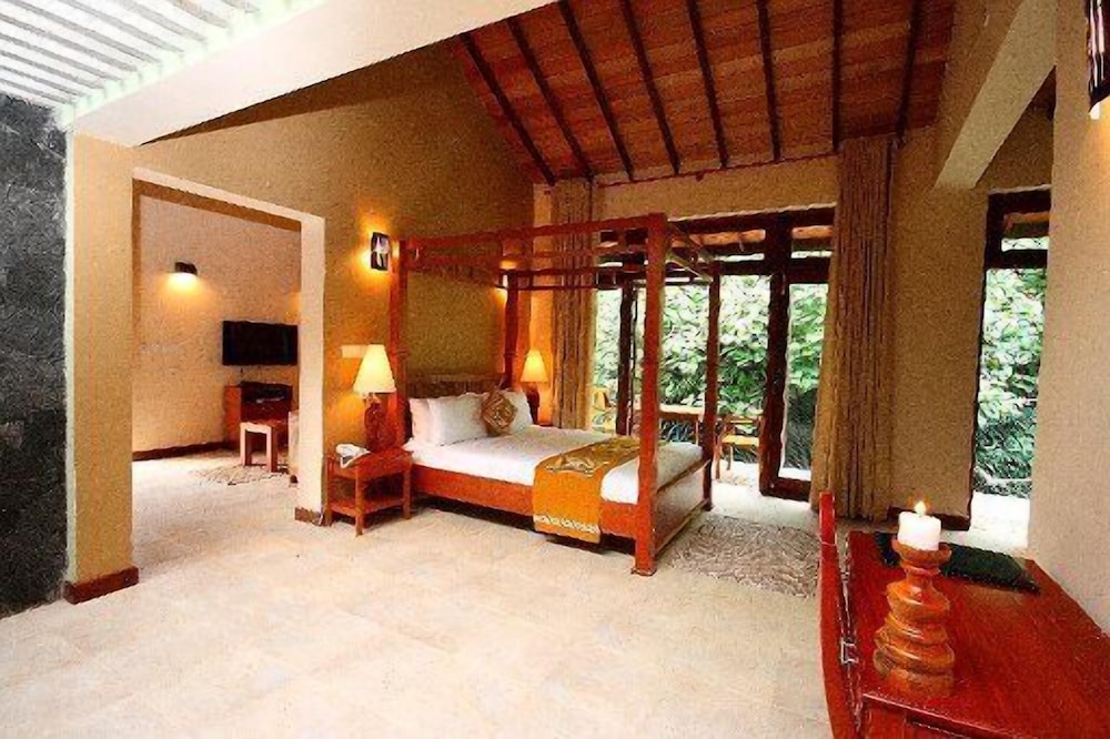 Luxury Villa, Private Pool, Lakeside photo 2