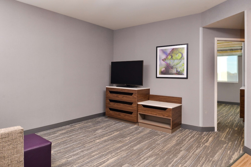 Suite, Multiple Beds, Non Smoking - Photo 4