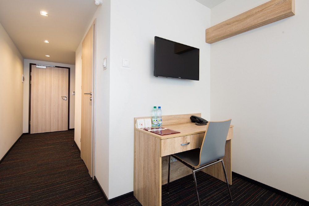 Double or Twin Room photo 3
