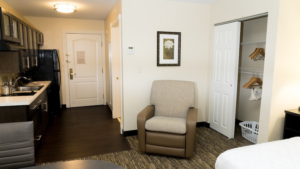Studio Suite, 1 Queen Bed, Accessible Bathtub (Mobility) - Photo 1