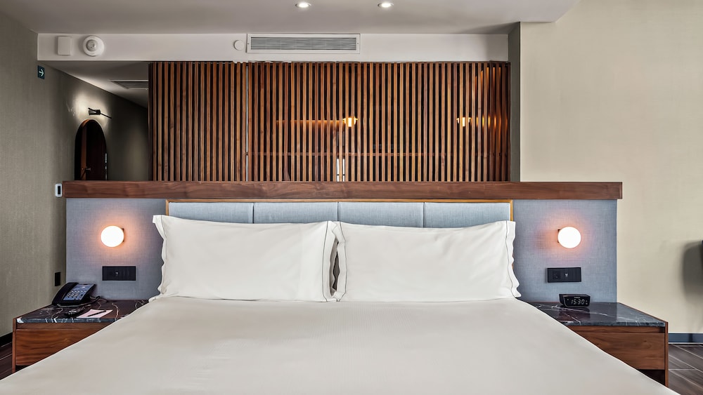 Junior Suite, 1 King Bed - Photo 3