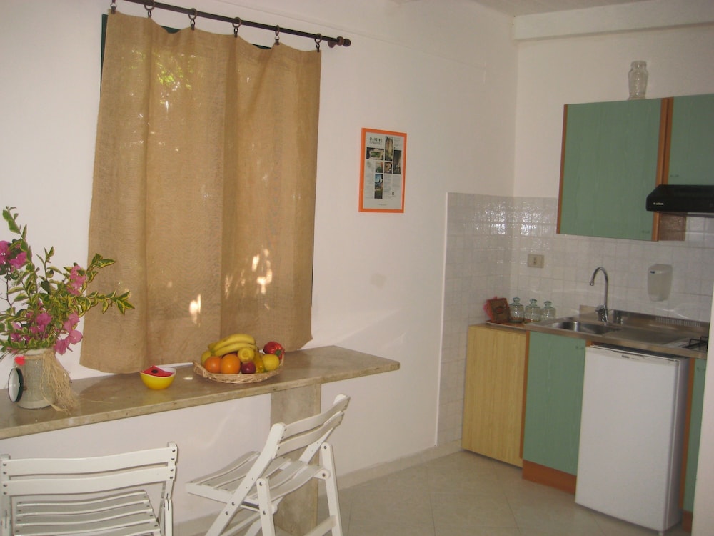 Superior Studio, 1 Queen Bed, Ground Floor photo 2