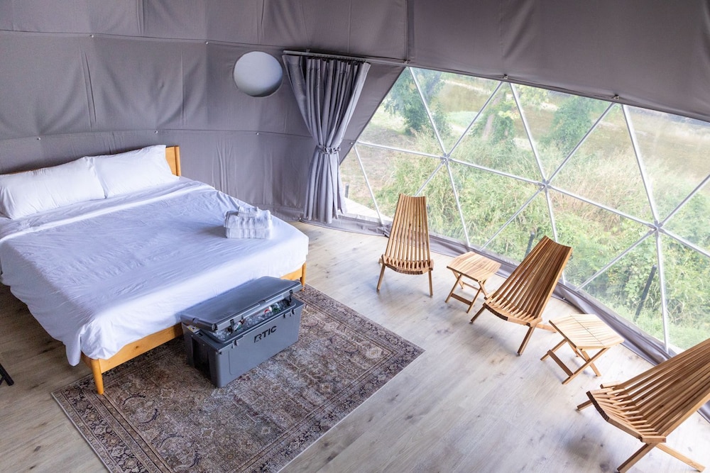 Family Tent, Multiple Beds, Hot Tub photo 3