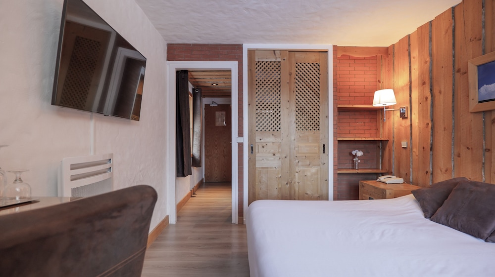 Superior Double Room (Mont Blanc) - Photo 3