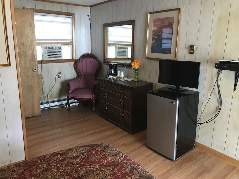 Standard Room, 1 Queen Bed, Non Smoking, Mountain View photo 3
