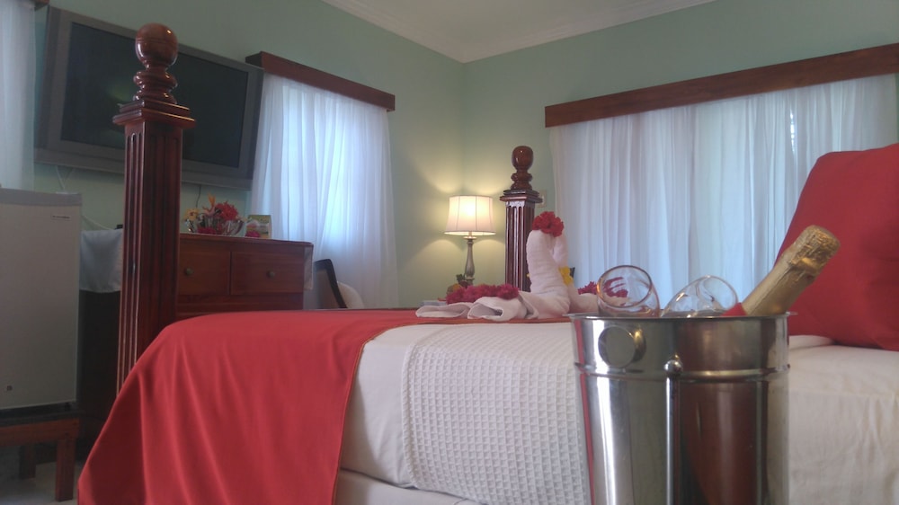 Honeymoon Room, 1 Bedroom, Jetted Tub, Courtyard View