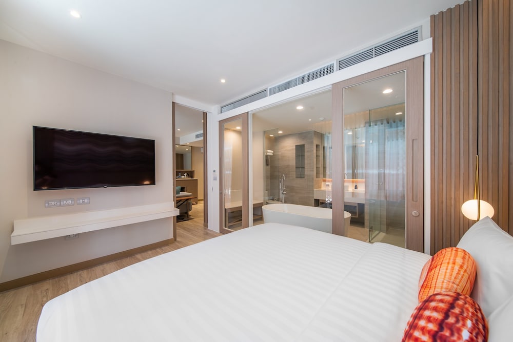 Corner Suite Room - Photo 2