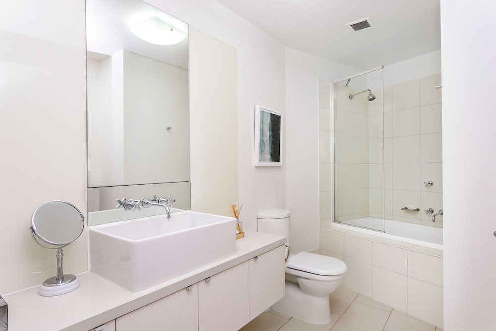 2 Bedroom 2 Bath Deluxe Apartment photo 2