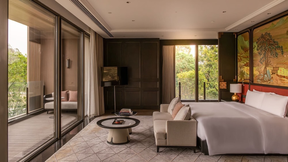 Presidential House, Multiple Bedrooms, Private Pool, Slope side
